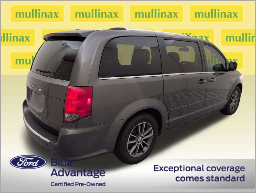 Used 2017 Dodge Grand Caravan SXT FWD image 3