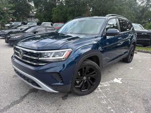 Used 2023 Volkswagen Atlas SE w/ Panoramic Sunroof Package FWD image 2