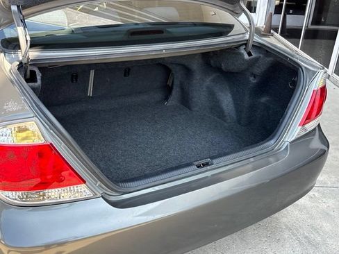 Used 2006 Toyota Camry LE FWD image 23