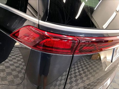 Used 2023 Kia Carnival LX FWD image 27