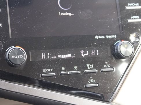 Used 2019 Toyota Camry XLE image 32