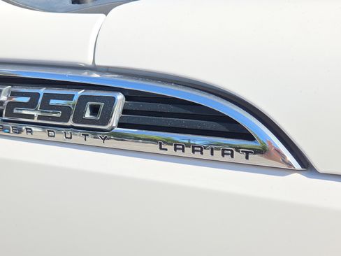 Used 2016 Ford F250 Lariat w/ FX4 Off-Road Package image 30