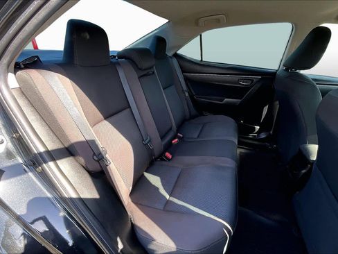 Used 2018 Toyota Corolla LE image 18