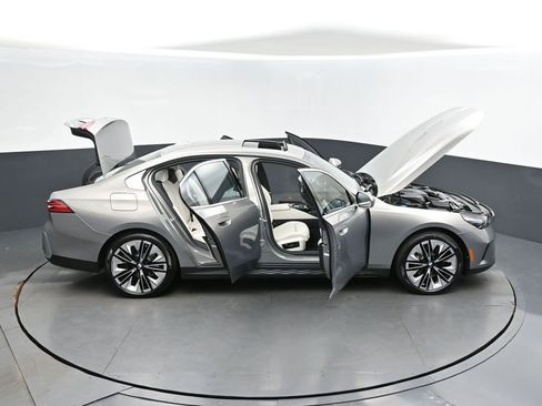 New 2026 BMW 530i xDrive w/ Premium Package AWD/4WD image 50