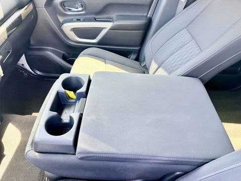 Used 2017 Nissan Titan SV RWD image 17