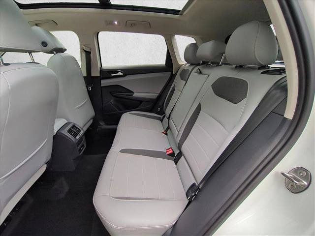 Used 2022 Volkswagen Taos SE FWD image 21