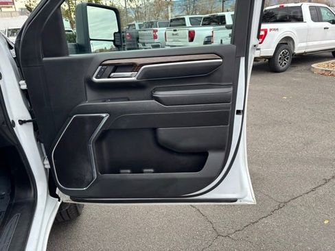 Used 2024 GMC Sierra 3500 SLE w/ SLE Value Package image 32