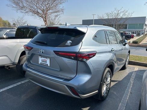 Used 2024 Toyota Highlander Platinum image 7