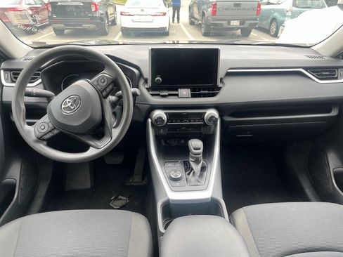 Used 2025 Toyota RAV4 LE AWD/4WD image 4