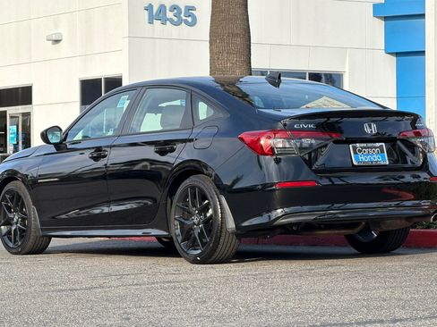 Used 2023 Honda Civic Sport image 3