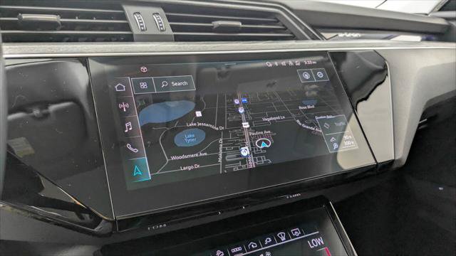 Used 2021 Audi e-tron Prestige w/ Prestige Package AWD/4WD image 33