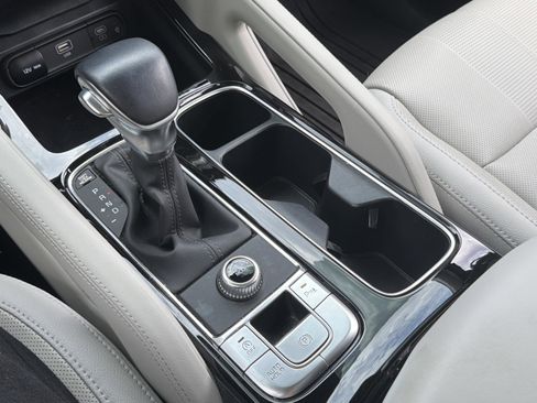 Used 2024 Kia Telluride EX w/ EX Captain's Chair Package FWD image 14