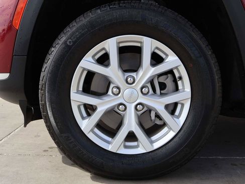 Used 2023 Jeep Grand Cherokee L Limited AWD/4WD image 6