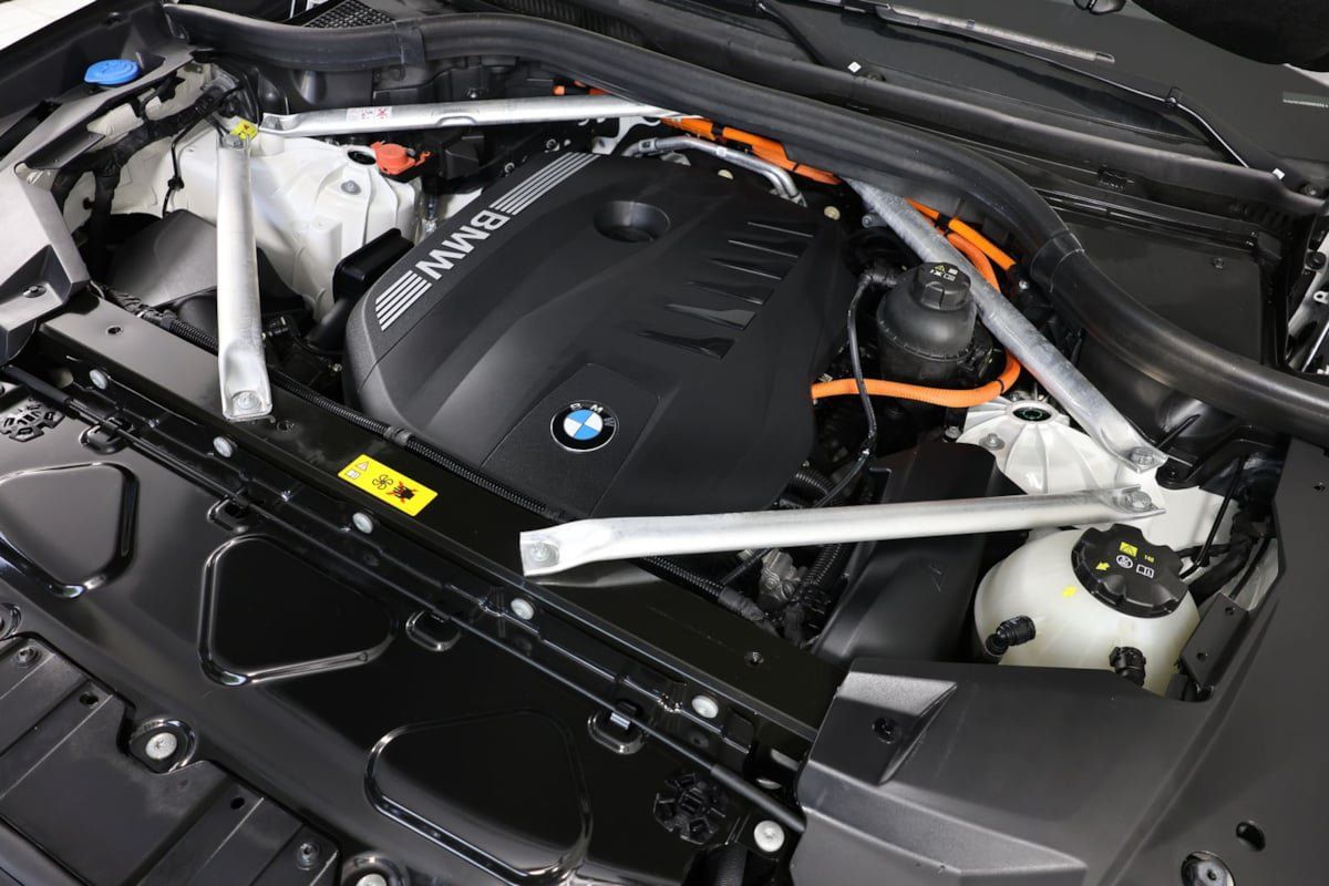Used 2025 BMW X5 xDrive50e AWD/4WD image 34
