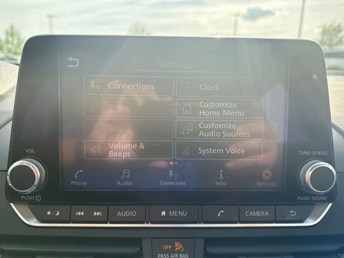 Used 2025 Nissan Altima 2.5 SV FWD image 25