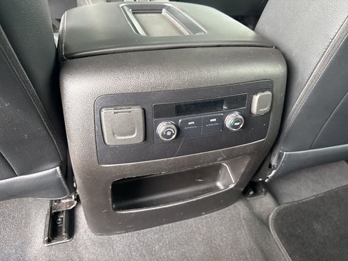 Used 2020 GMC Yukon XL SLE w/ SLE Value Package image 34