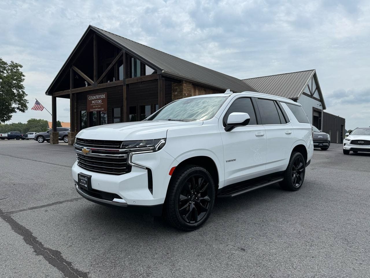 Used 2023 Chevrolet Tahoe LT RWD image 2