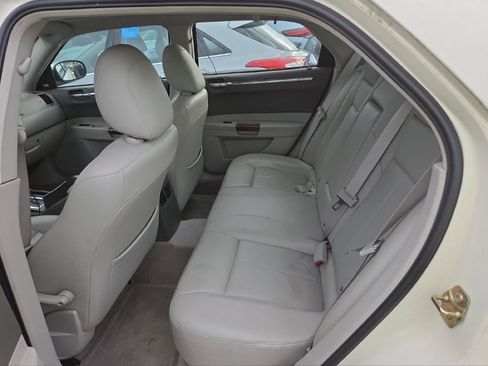 Used 2007 Chrysler 300 Touring L RWD image 6