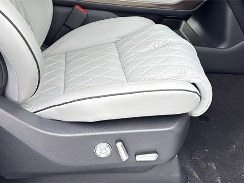 New 2026 Lincoln Navigator L Black Label image 9