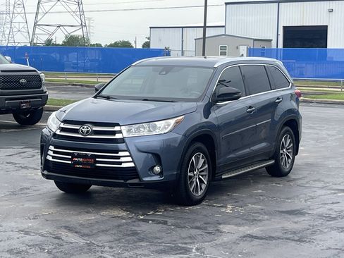 Used 2019 Toyota Highlander XLE FWD image 5