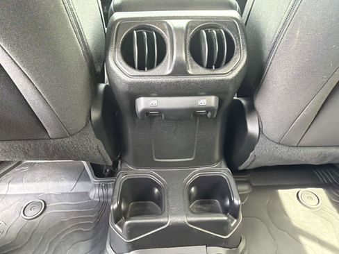 Used 2018 Jeep Wrangler Unlimited Sport S AWD/4WD image 29