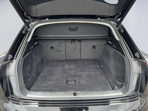 Used 2019 Audi e-tron Prestige w/ Prestige Package AWD/4WD image 26