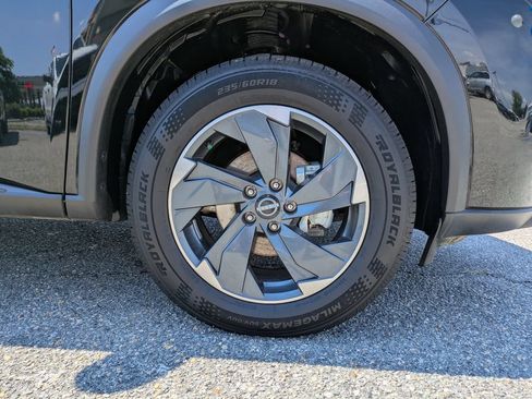 Certified 2025 Nissan Rogue SV FWD image 12