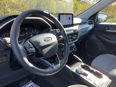 Used 2022 Ford Escape SE w/ SE Sport Appearance Package image 15