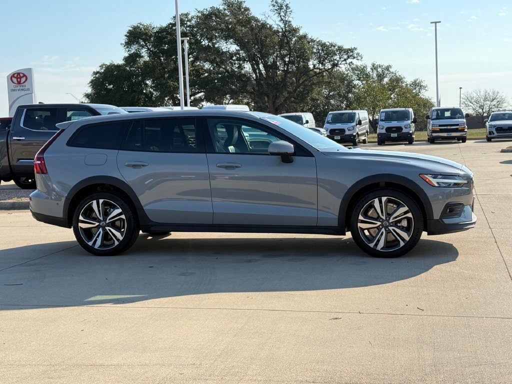 Used 2025 Volvo V60 B5 Cross Country Plus AWD/4WD image 5