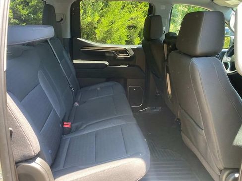Used 2023 Chevrolet Silverado 1500 LT AWD/4WD image 32
