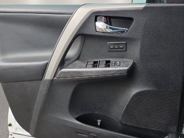 Used 2017 Toyota RAV4 Limited FWD image 17
