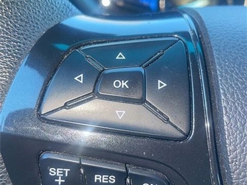 Used 2017 Ford Explorer XLT w/ Equipment Group 201A image 8