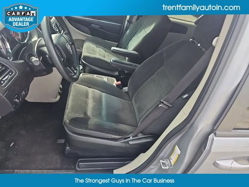 Used 2018 Dodge Grand Caravan SE image 30