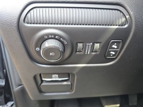 Used 2025 Jeep Grand Wagoneer 4WD image 26