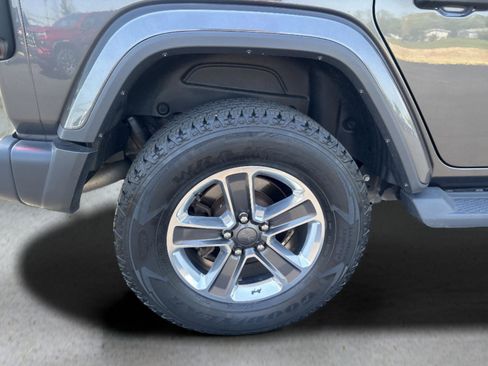 Used 2018 Jeep Wrangler Unlimited Sahara AWD/4WD image 28