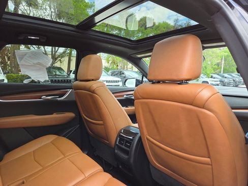 Used 2020 Cadillac XT5 Premium Luxury FWD image 12
