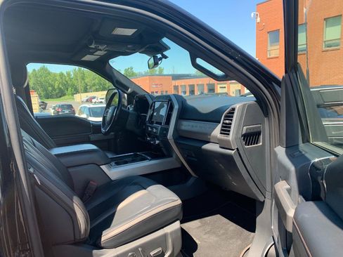 Used 2022 Ford F350 Platinum w/ Tremor Off-Road Package AWD/4WD image 12