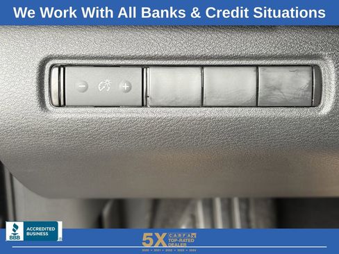 Used 2023 Nissan Pathfinder S image 25