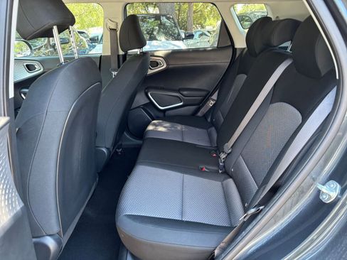 Used 2025 Kia Soul LX w/ LX Technology Package FWD image 37