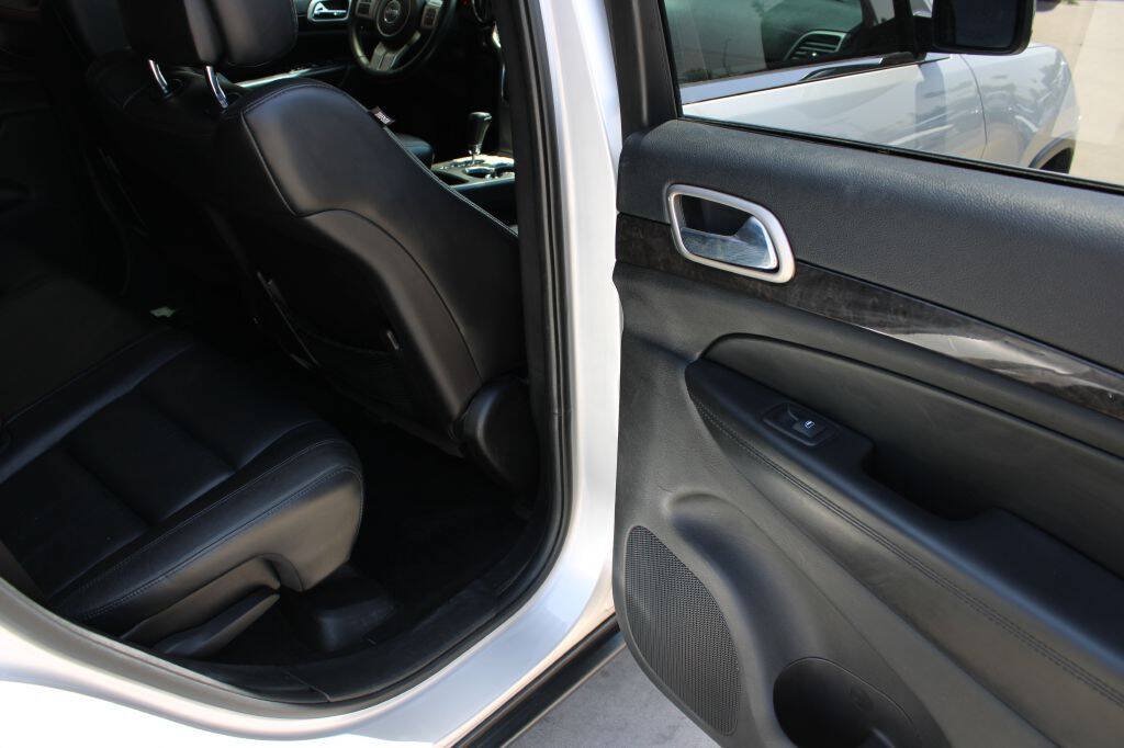 Used 2012 Jeep Grand Cherokee Laredo RWD image 15