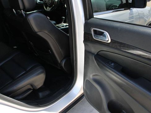 Used 2012 Jeep Grand Cherokee Laredo RWD image 15