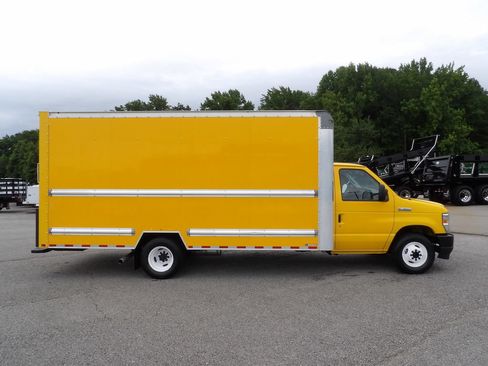 Used 2021 Ford E-350 and Econoline 350 Super Duty RWD image 9