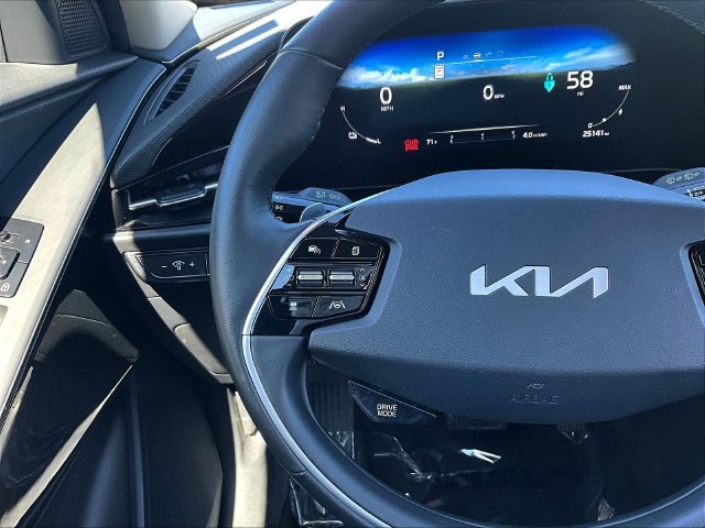 Certified 2024 Kia Niro Wind w/ Wind Preserve Package FWD image 13