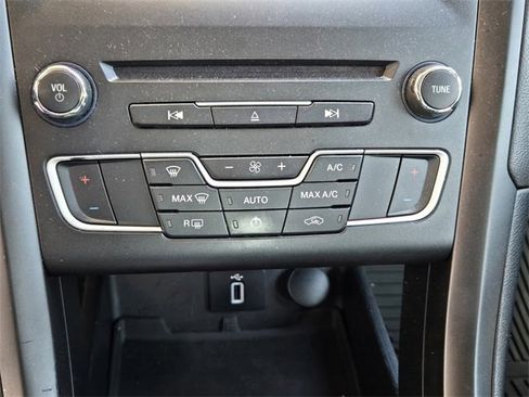 Used 2018 Ford Fusion SE w/ Equipment Group 201A image 20