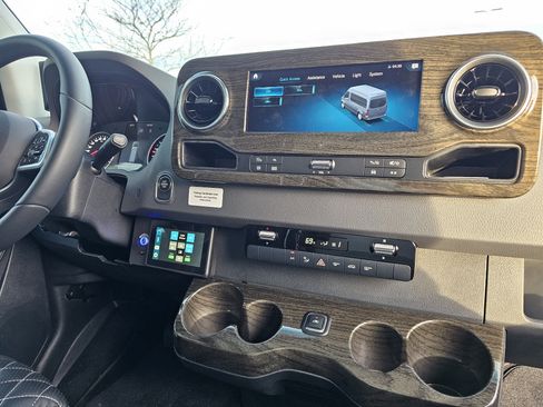 Used 2024 Mercedes-Benz Sprinter 3500 image 35