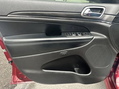 Used 2021 Jeep Grand Cherokee Limited X image 14