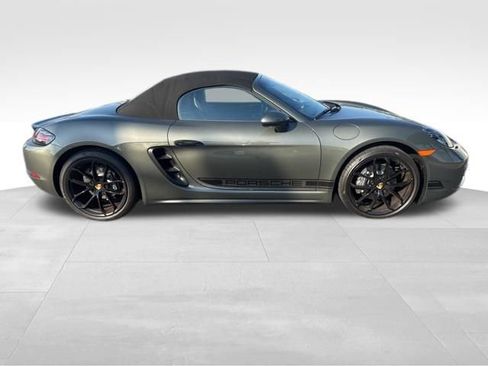 Used 2024 Porsche 718 Boxster RWD image 9