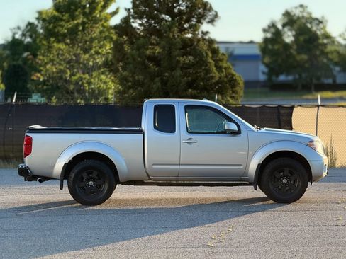 Used 2010 Nissan Frontier PRO-4X AWD/4WD image 7