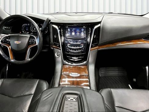 Used 2016 Cadillac Escalade Luxury image 7