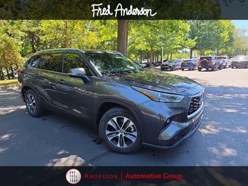 Used 2022 Toyota Highlander XLE FWD image 13